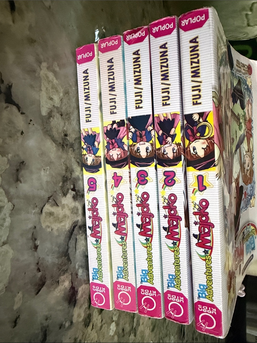Magical Girl Manga Set — Majiko Volumes 1–5 (Colorful Covers) - Picture 10 of 10